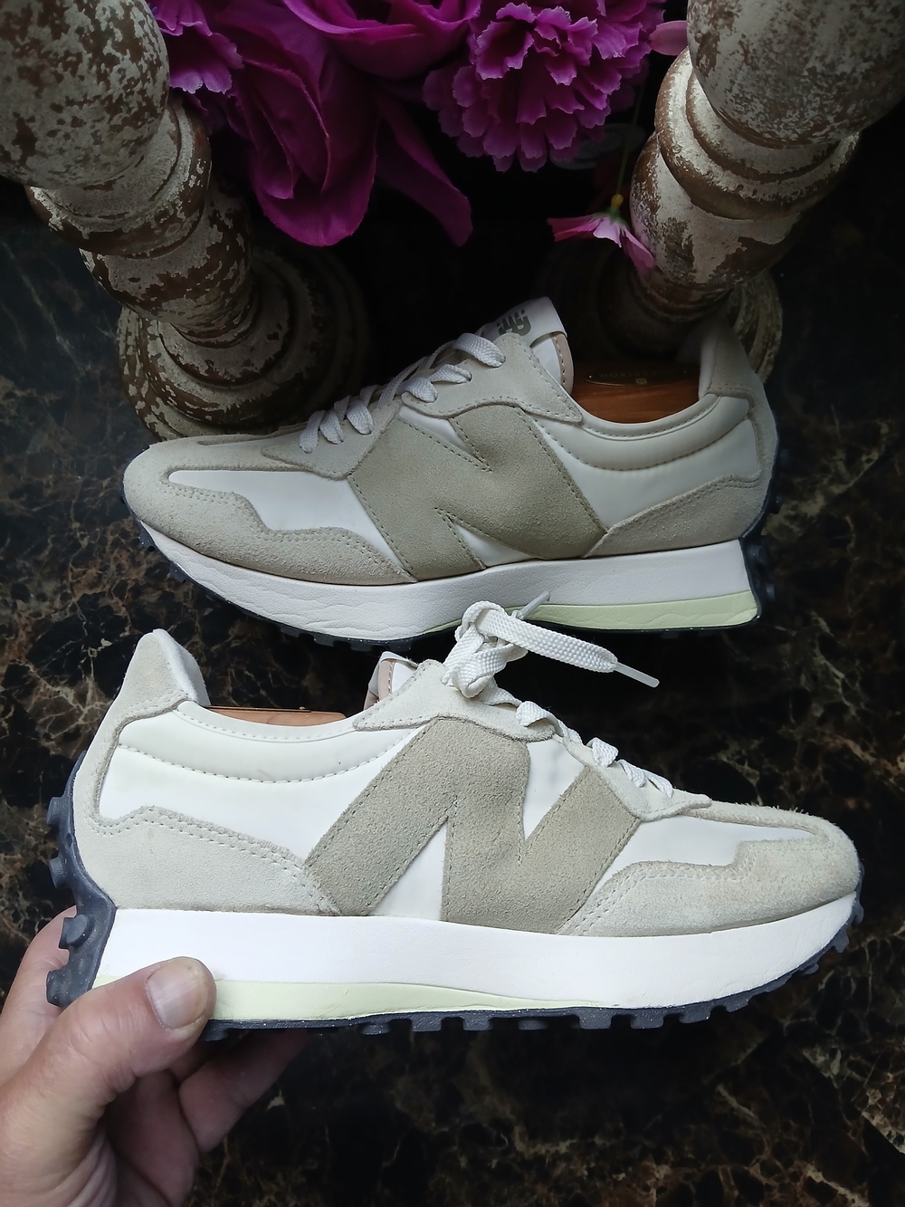 New Balance 327 Streetwear/Athletic Comfort Shoes Size 6.5 Men/8 Women